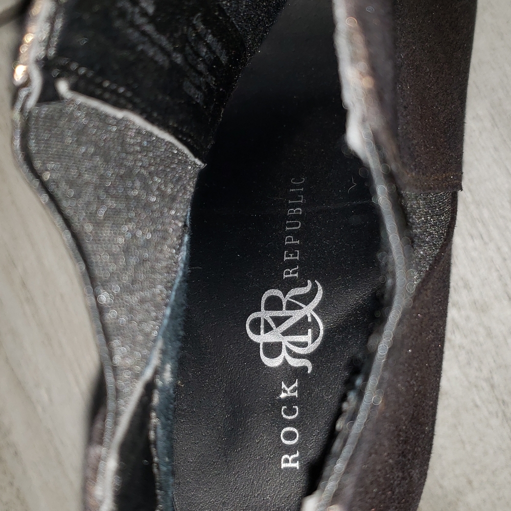 ROCK & REPUBLIC  boots. - Picture 9 of 14